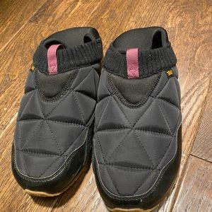 Teva ember black nylon women’s size 10